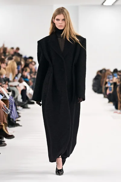 Look 3